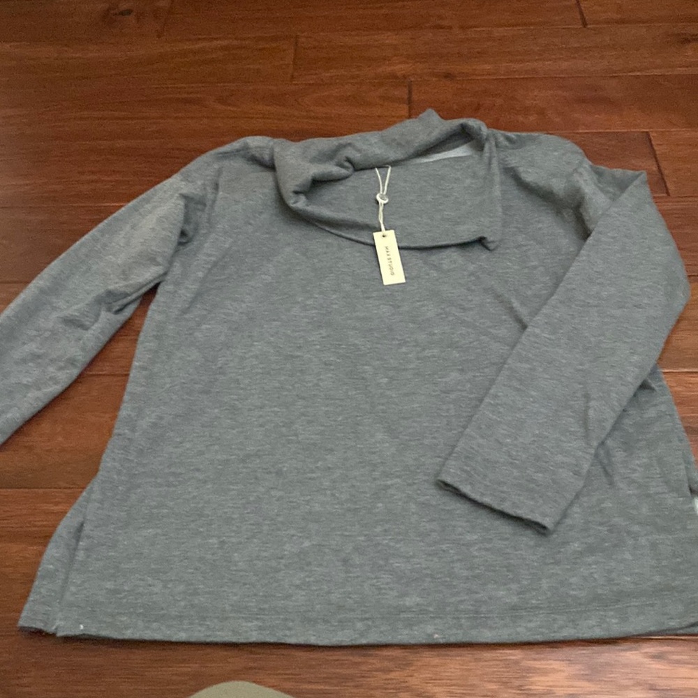 Max studio brand new very soft and cozy top